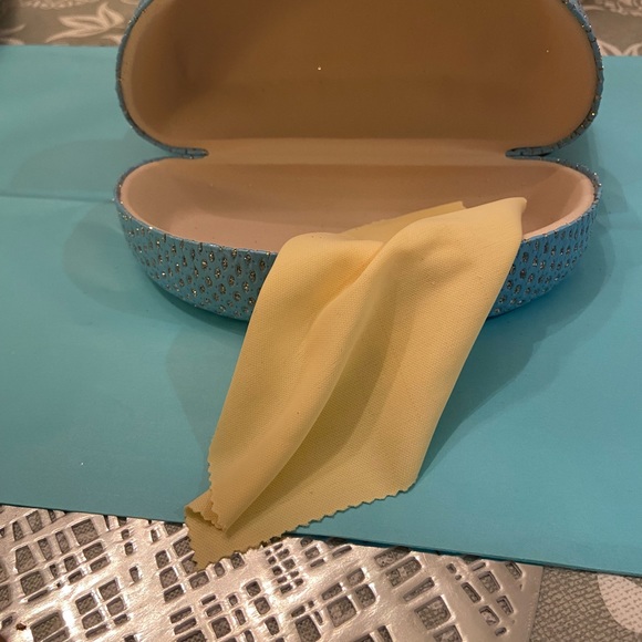 Blue sparkle eyeglass case - Picture 7 of 7